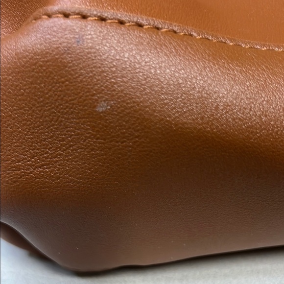 HENNY+LEV Elegant Brown Leather Tote with Structured Design - Picture 8 of 8